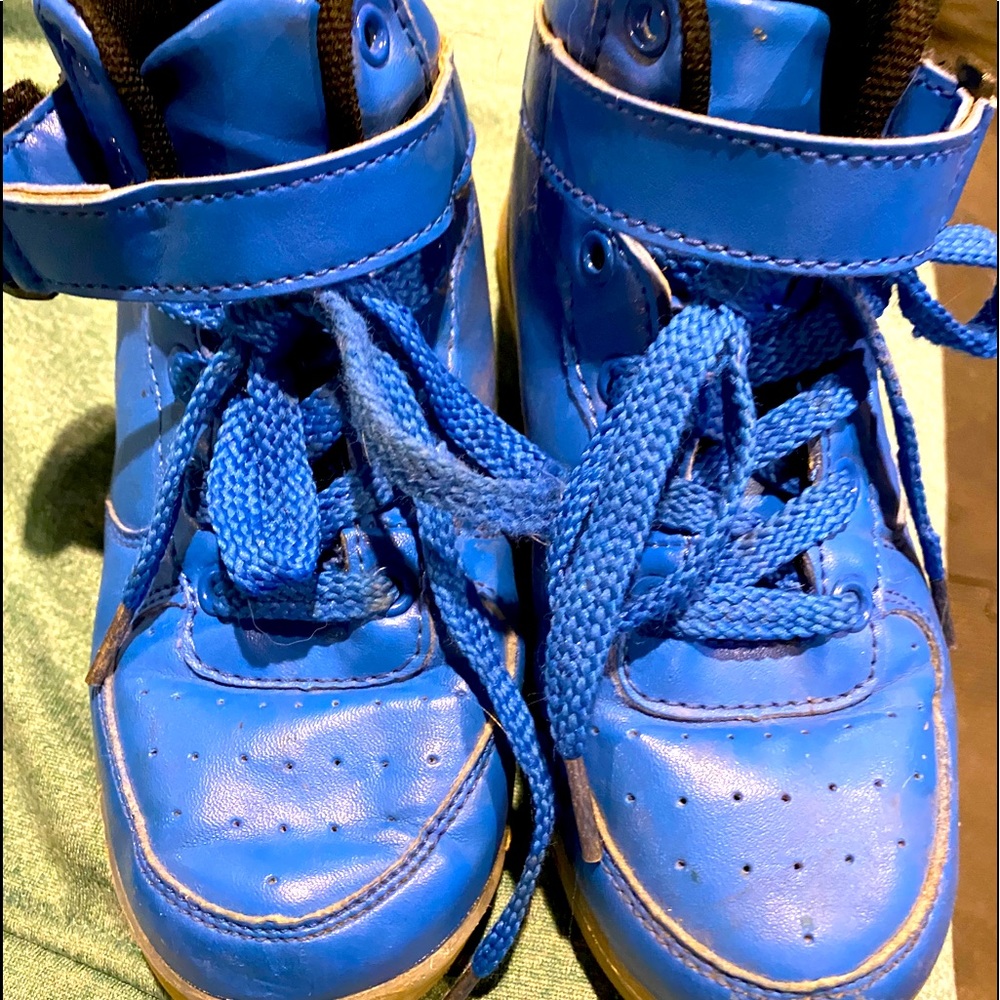 Boys shoes size 2